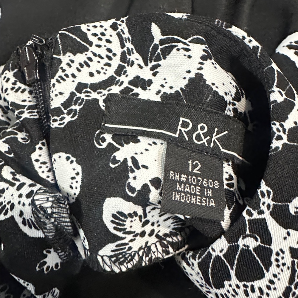 R&K Black and White Floral sleeveless scoop neck  back zip up Midi Dress size 12 - Picture 6 of 7